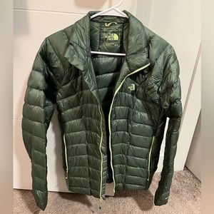 Womens north face green puffer jacket size:medium